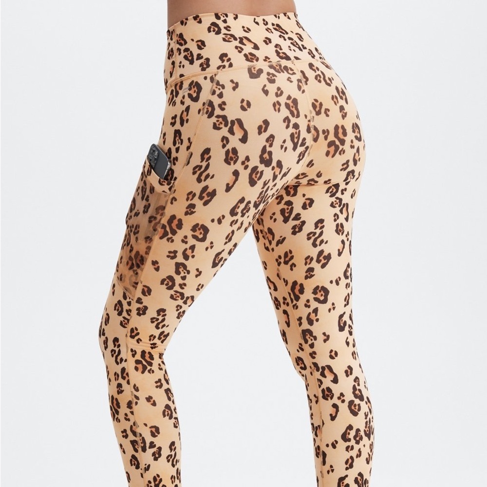 Fabletics powerhold cheetah print 7/8 leggings